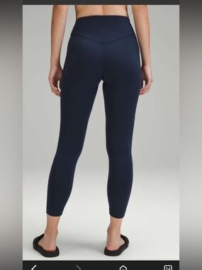 Size 4 Lululemon High Rise Wunder Under smooth cover, true navy
